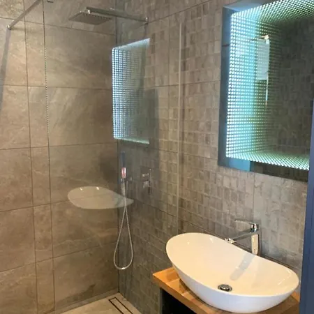 Luxury Diamantes One Bedroom